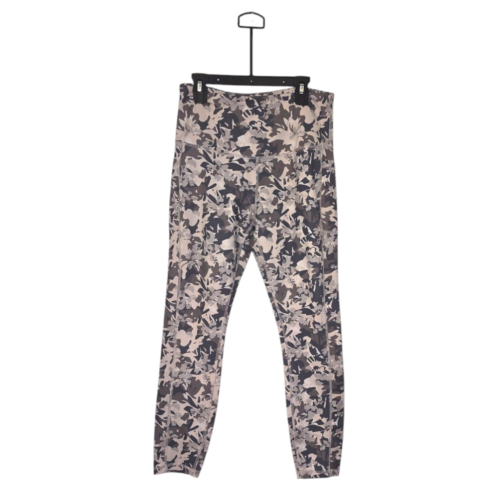 Legend
Women's athletic Pants army print 
Large 
88% polyester, 12% spandex 
Mad